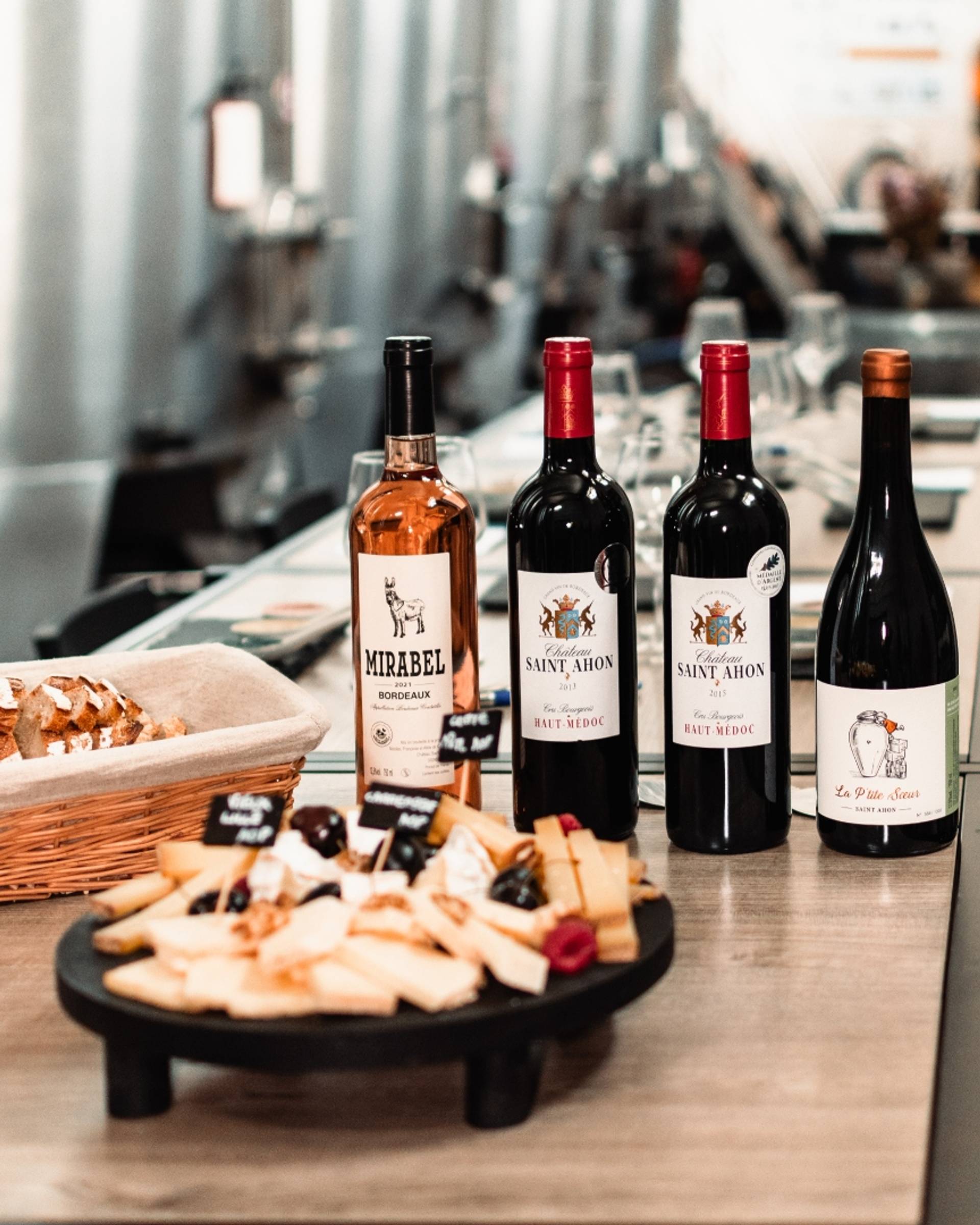 Guided tour and tasting of 4 cheeses & 4 wines