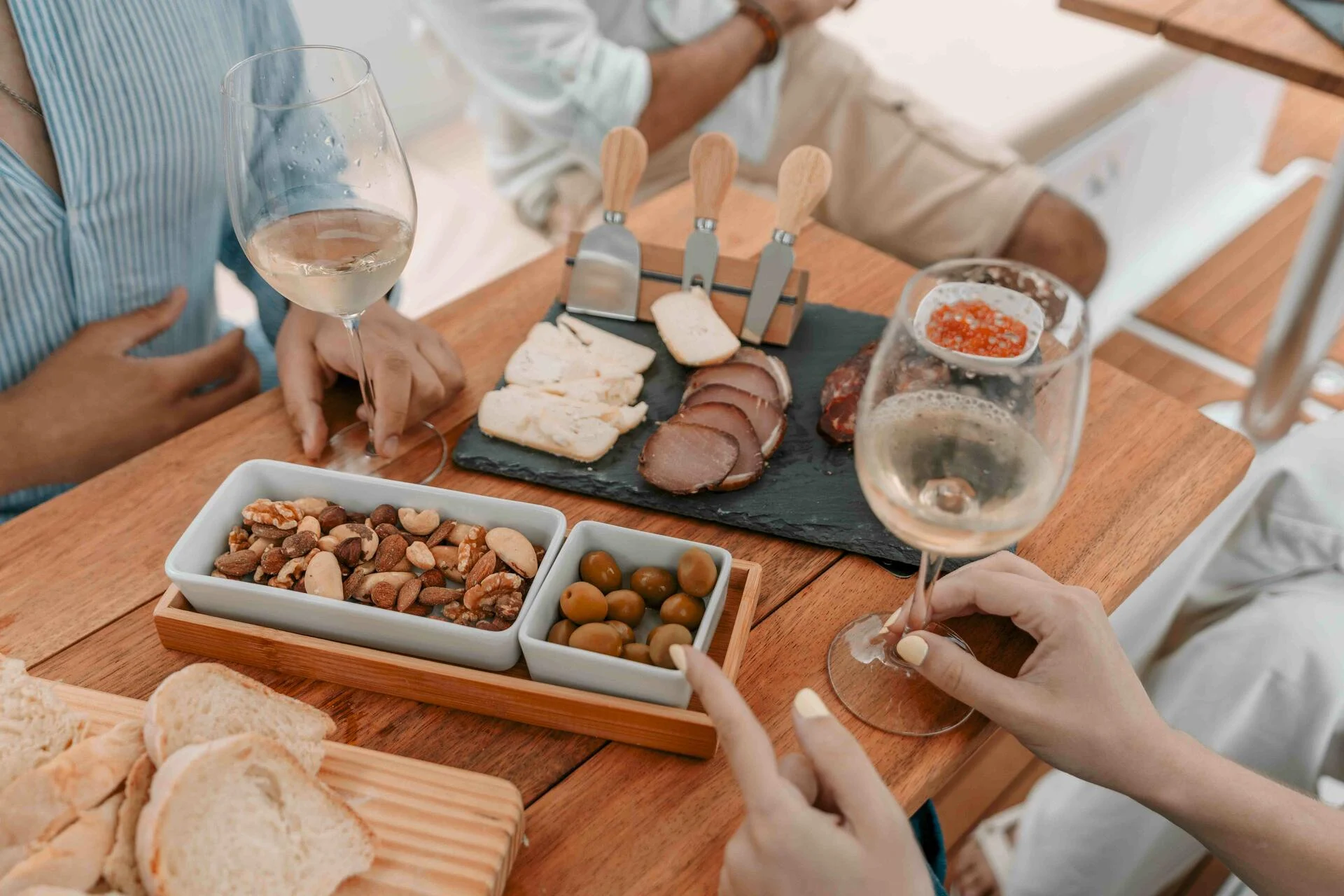 Passeio Privado de Barco Elétrico no Rio Douro