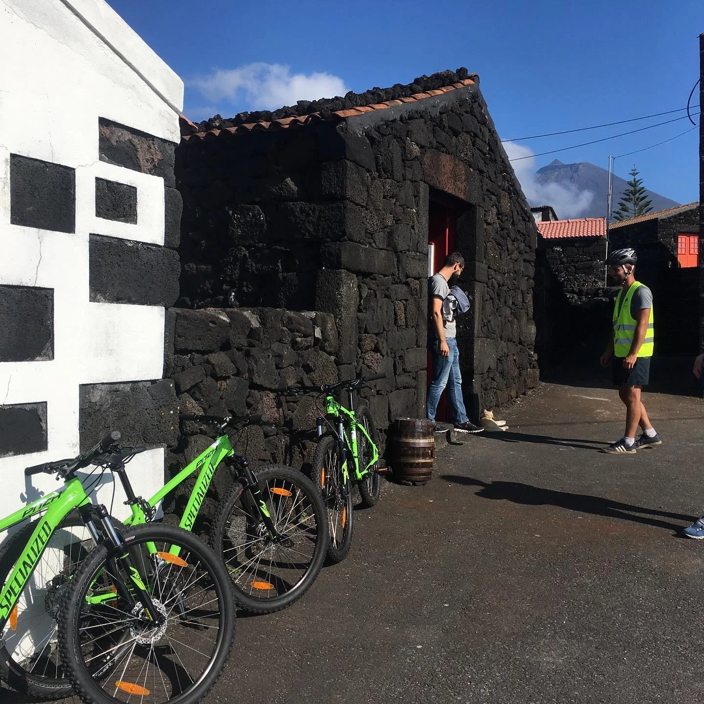Tour de Bicicleta pelas Vinhas do Pico