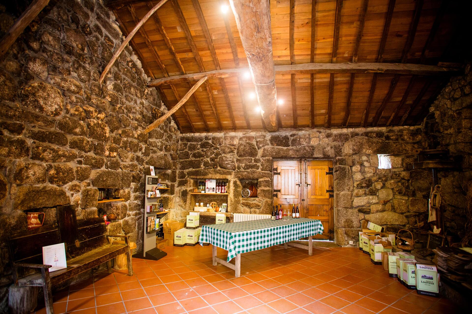 Quinta de Lourosa – Visita & Almoço Vínico