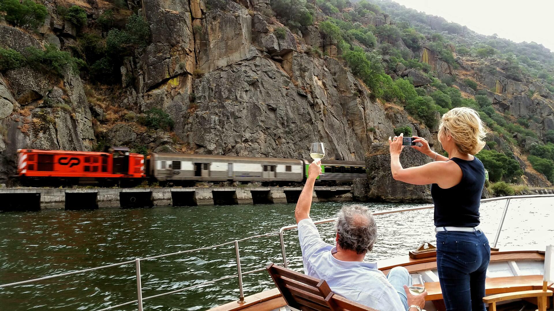 SunsetDouro – Sail & Porto Tónico