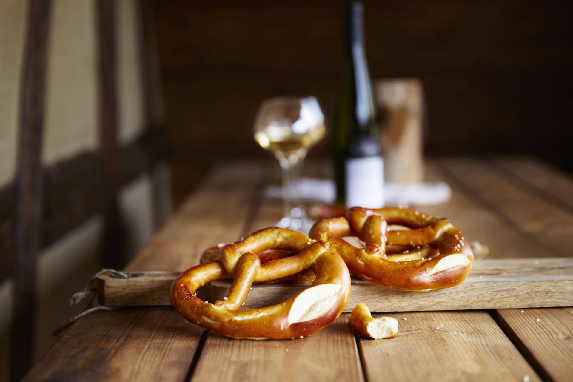 Cellar visit, tasting of 5 wines, pretzel