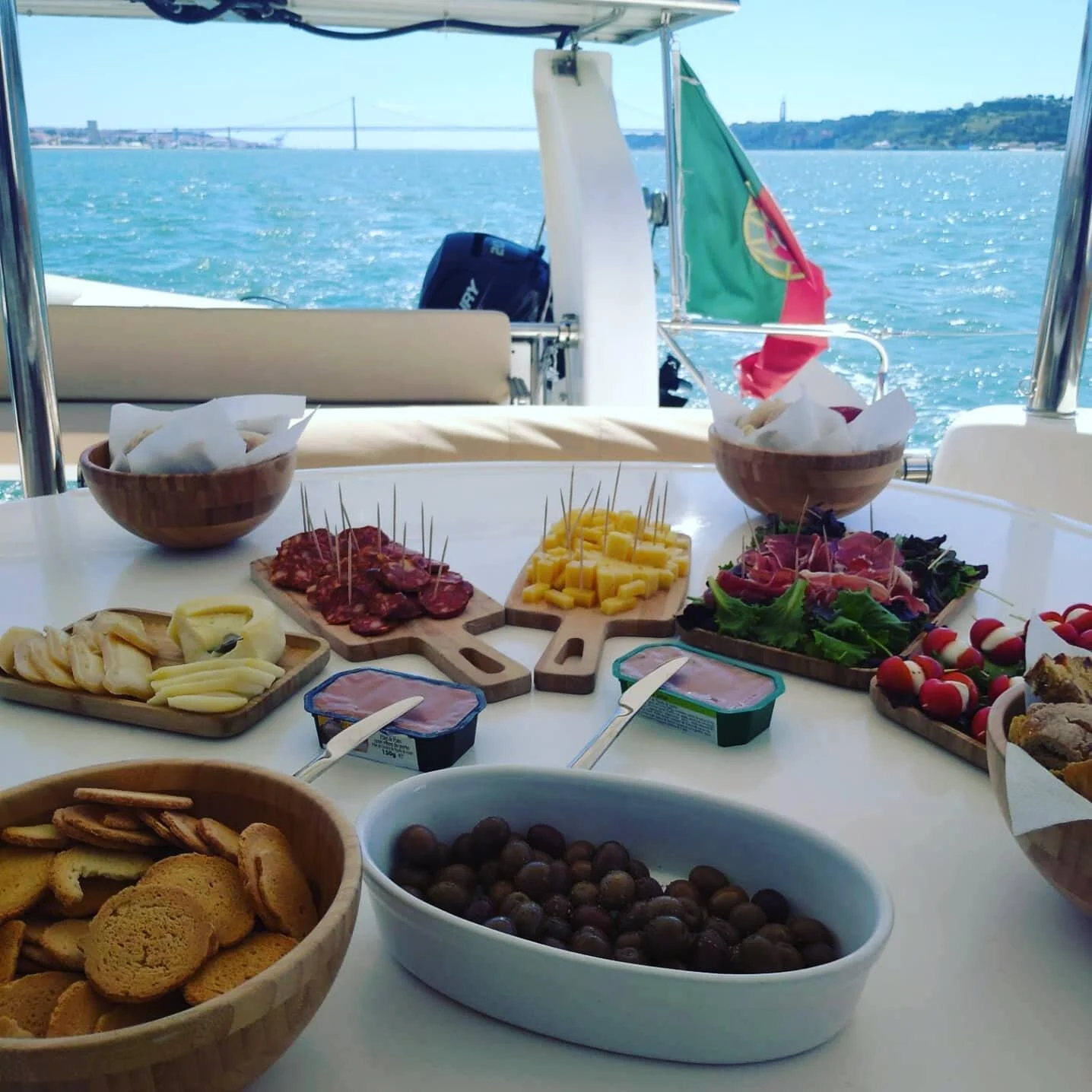 Cocktail Sunset Sailing Tour