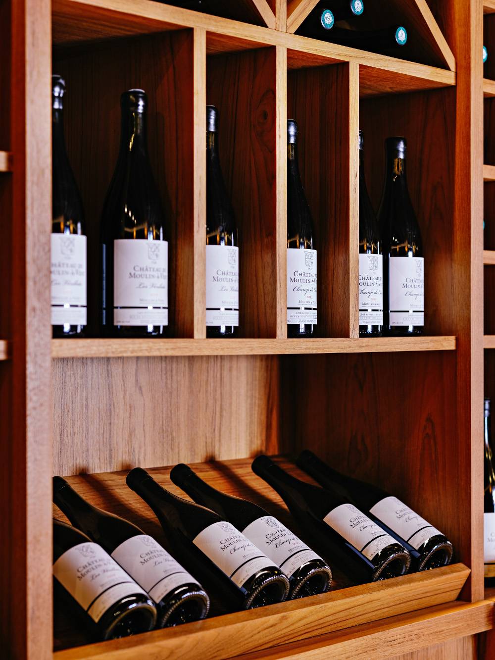 From the Château des Thorins to the Château du Moulin-à-Vent