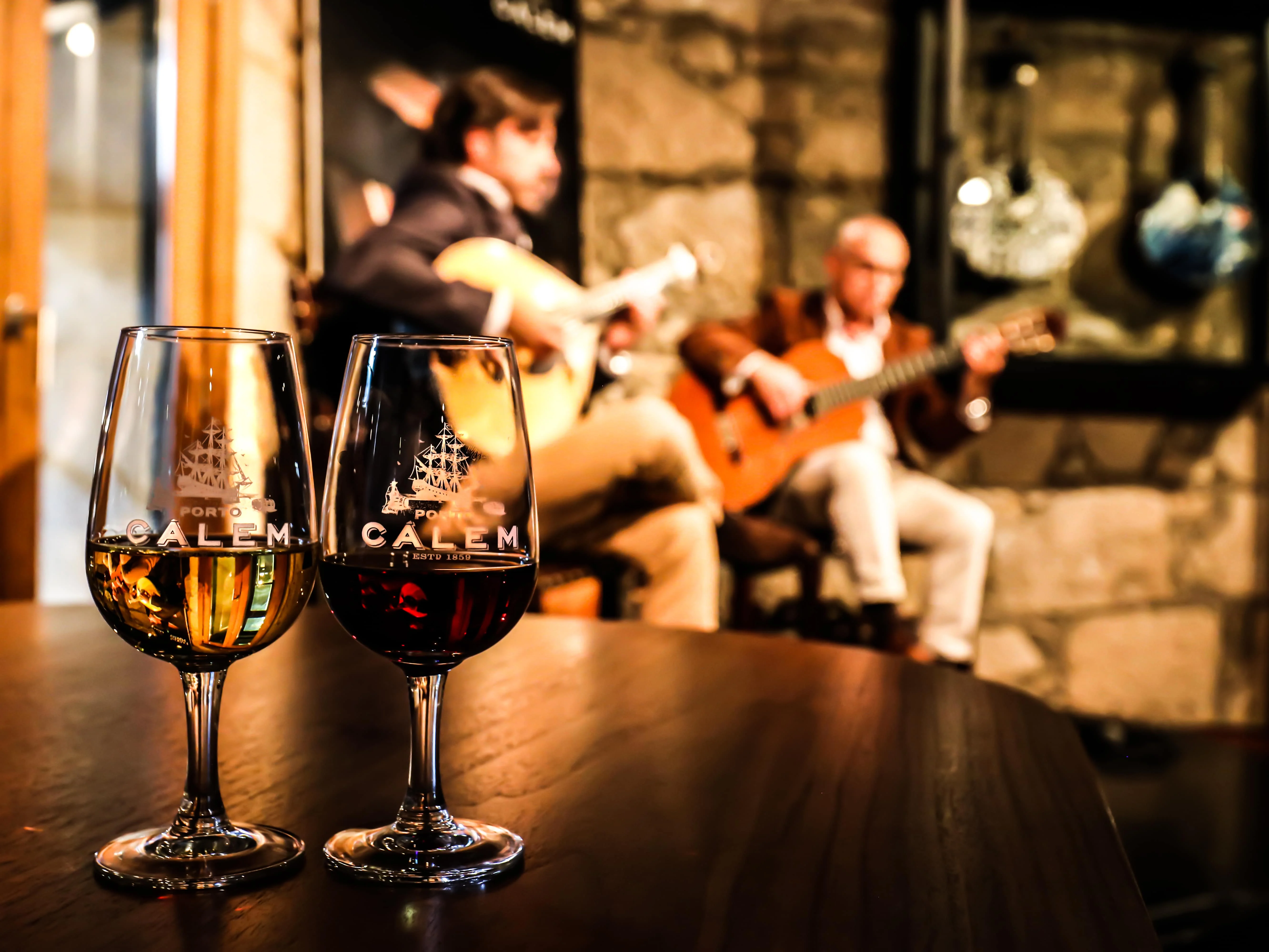 Caves Cálem – Visita, Prova & Fado