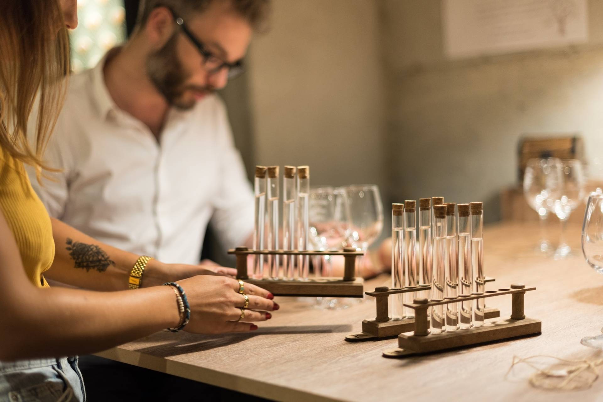 Wine gaming: wine fun escape game for 6 people