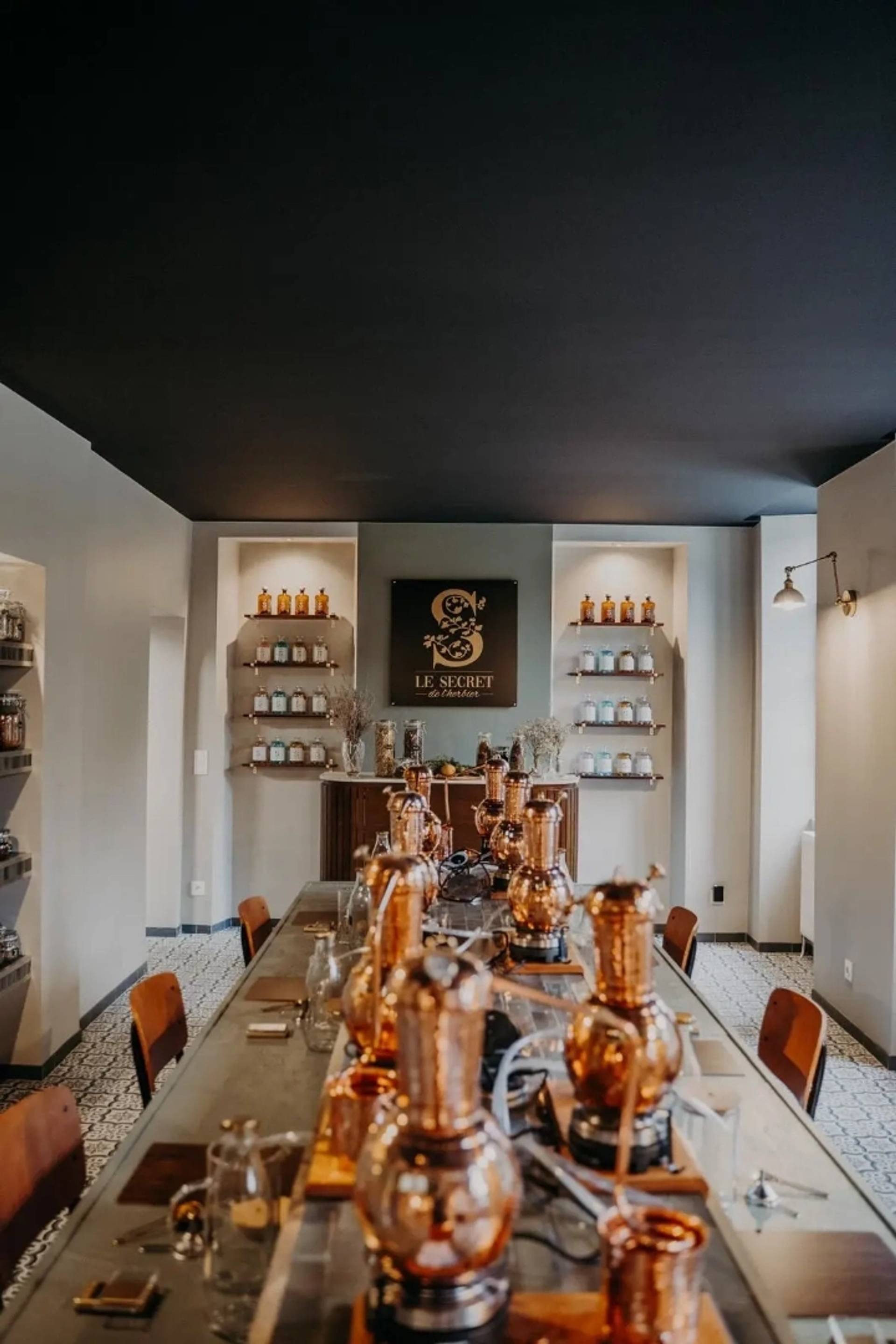 Distillation workshop, tour and tasting