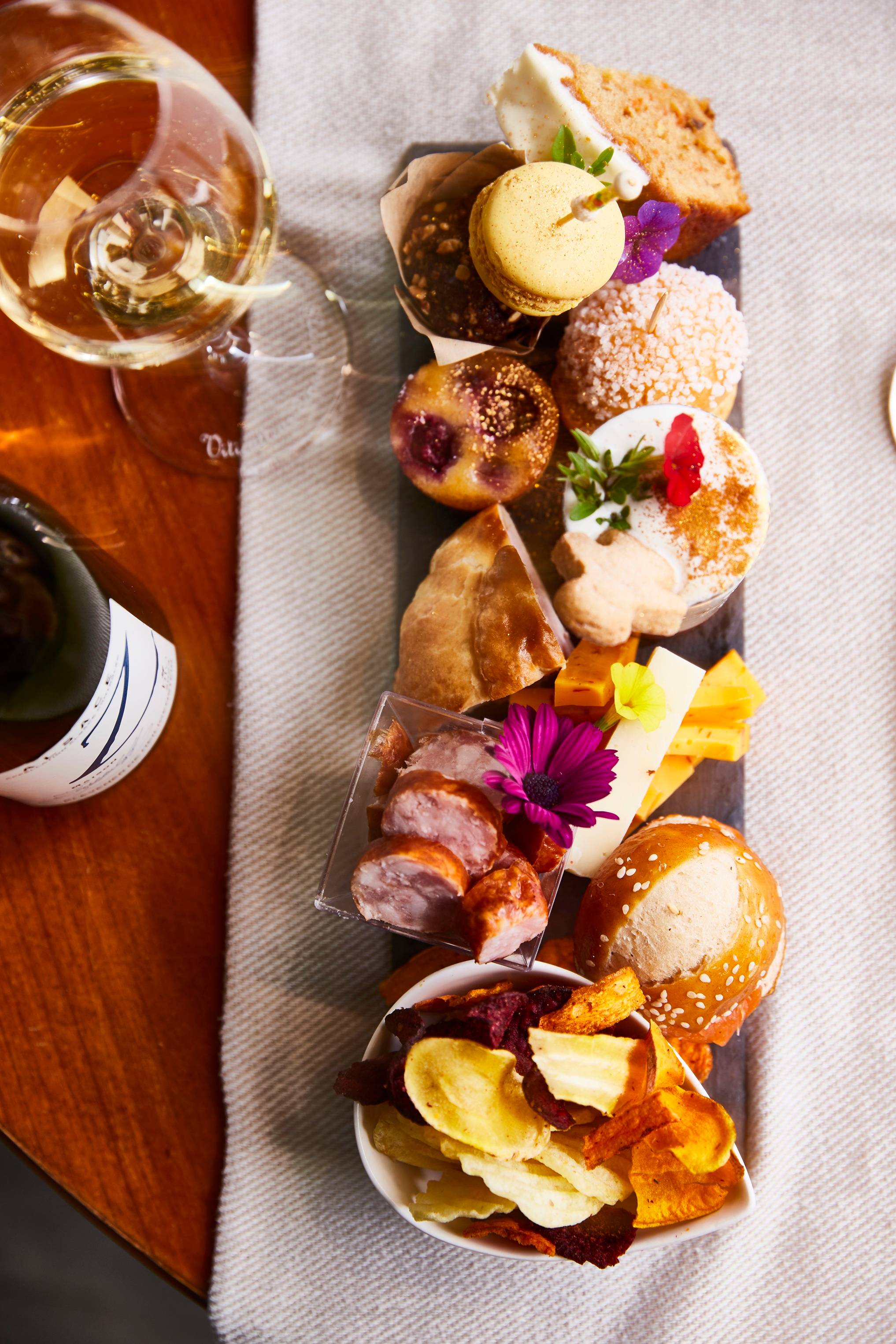 Cellar visit and gourmet wine (Tea Time Vin)