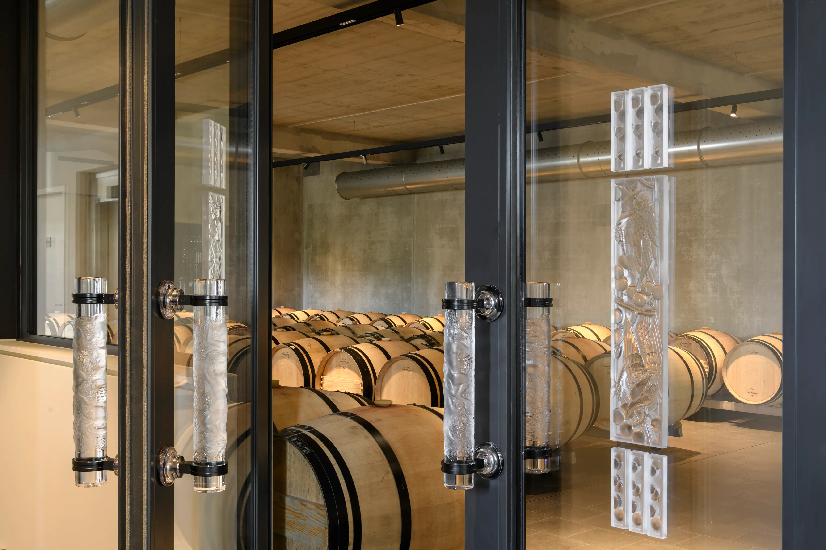 Between vine and crystal