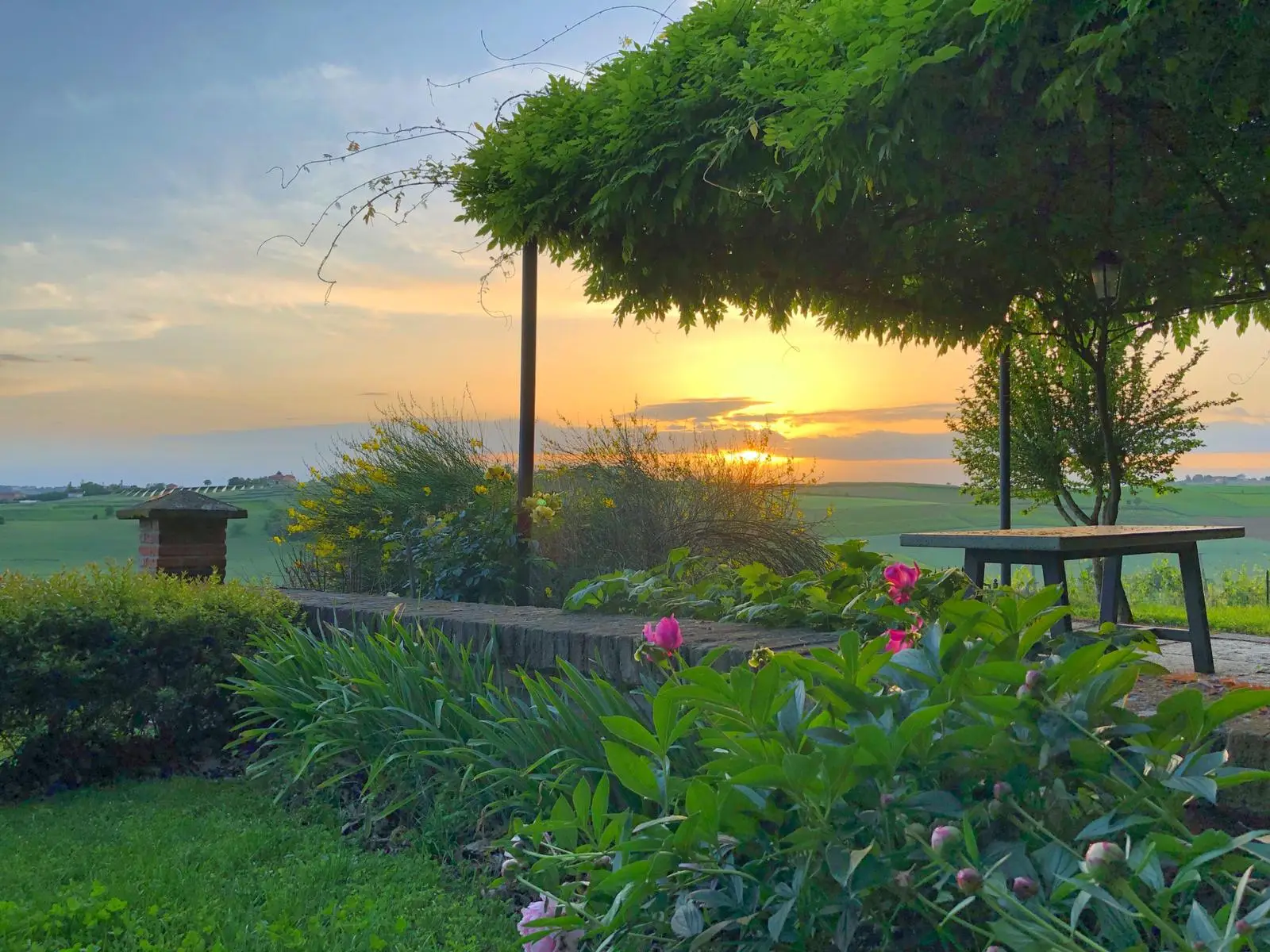 Picnic at Razzano Castle
