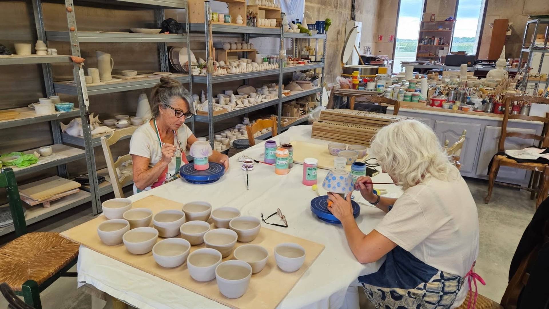 Participate in a pottery and aperitif activity