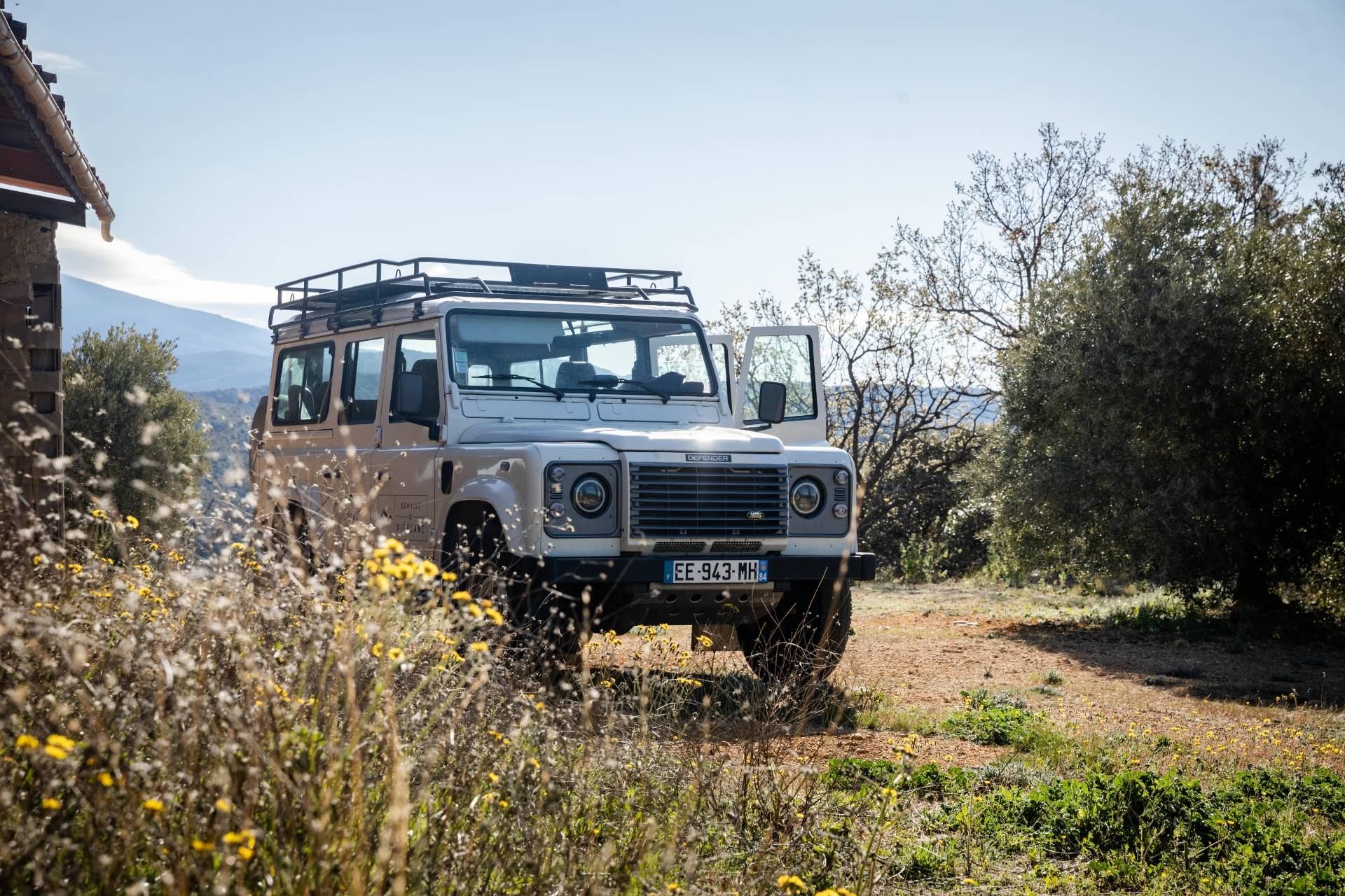 Tour “from the terroir to the bottle” in Defender