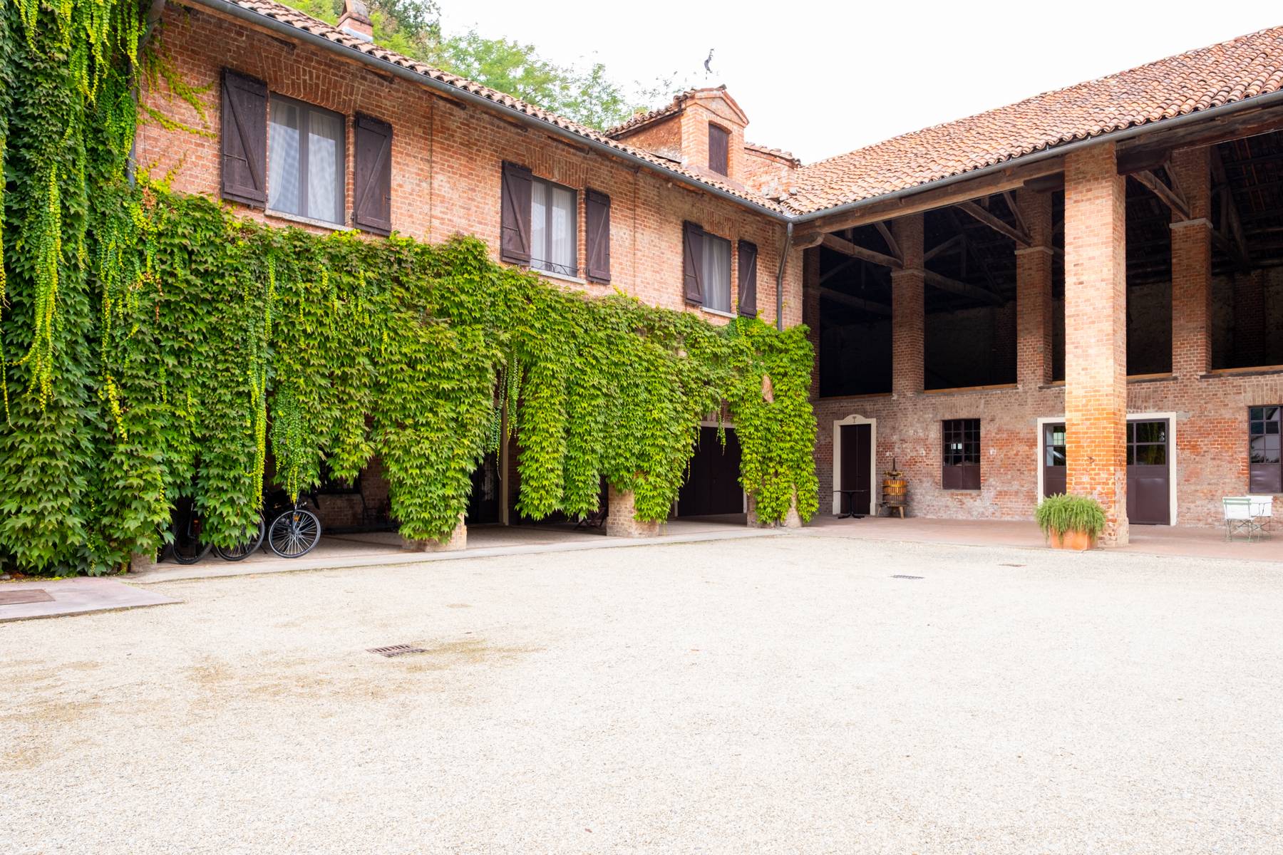 Lunch or Dinner with wine tasting of estate wines