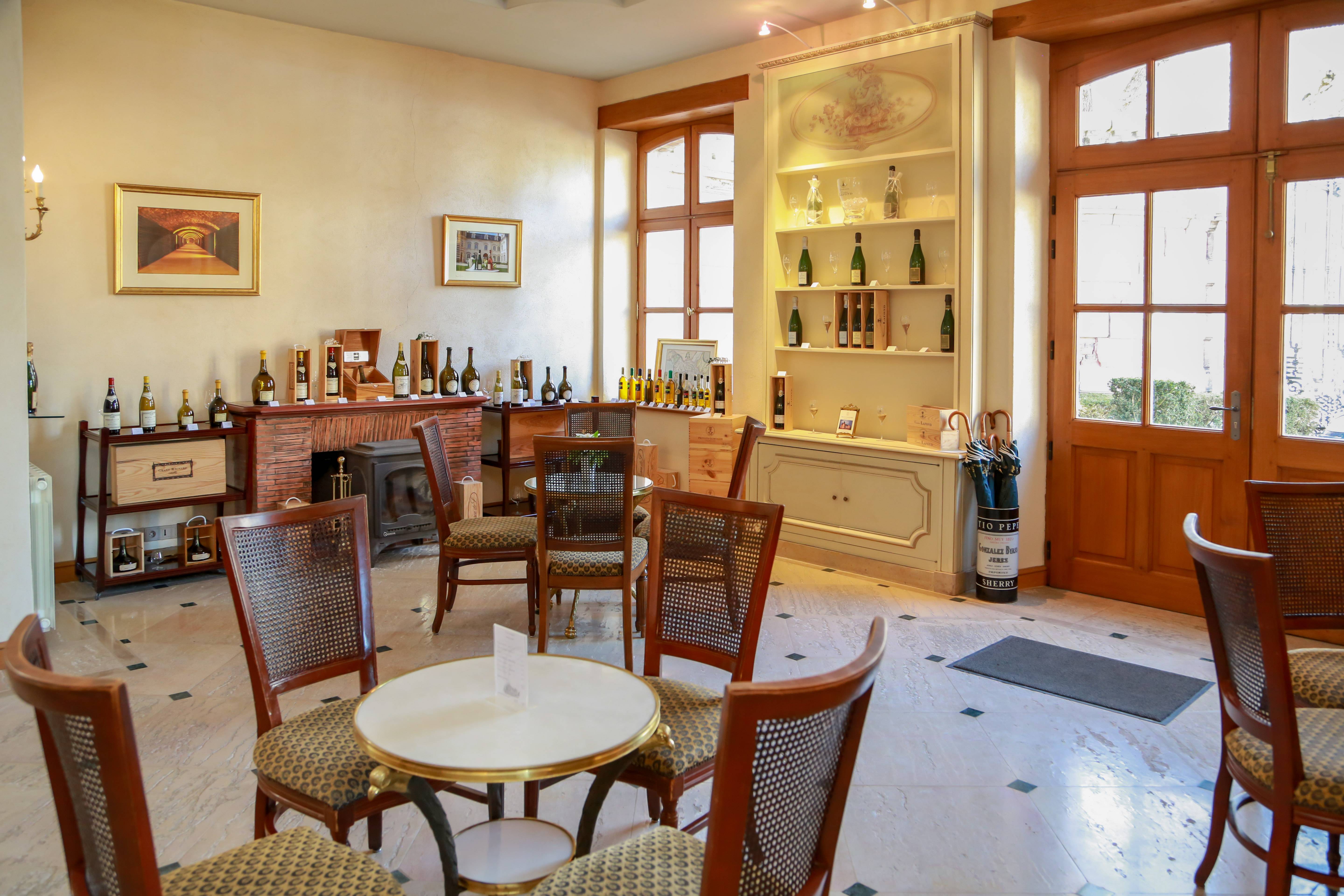 Tasting at the Showroom Comtesse Lafond