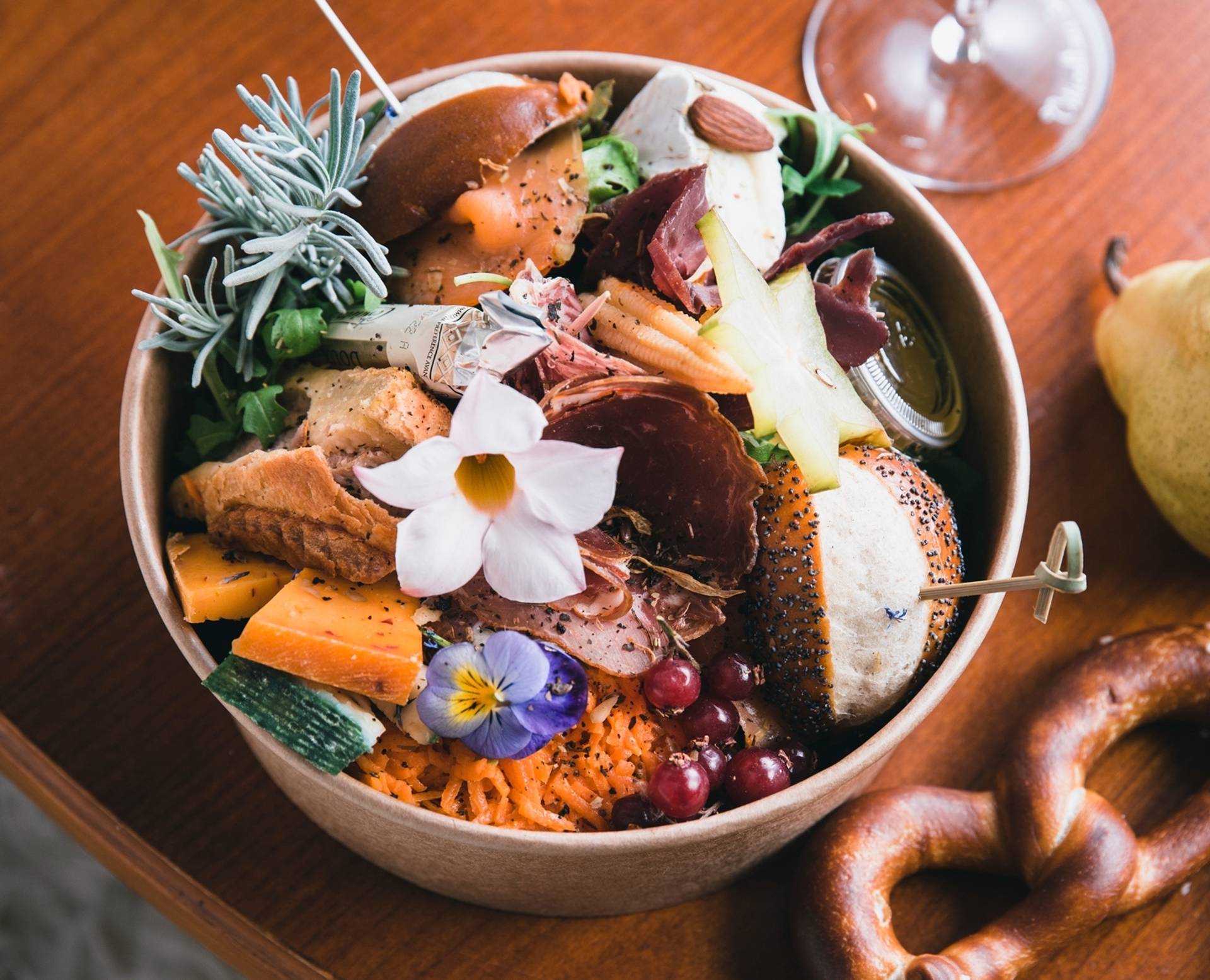 Immersiv cellar tour, wine tasting and picnic basket