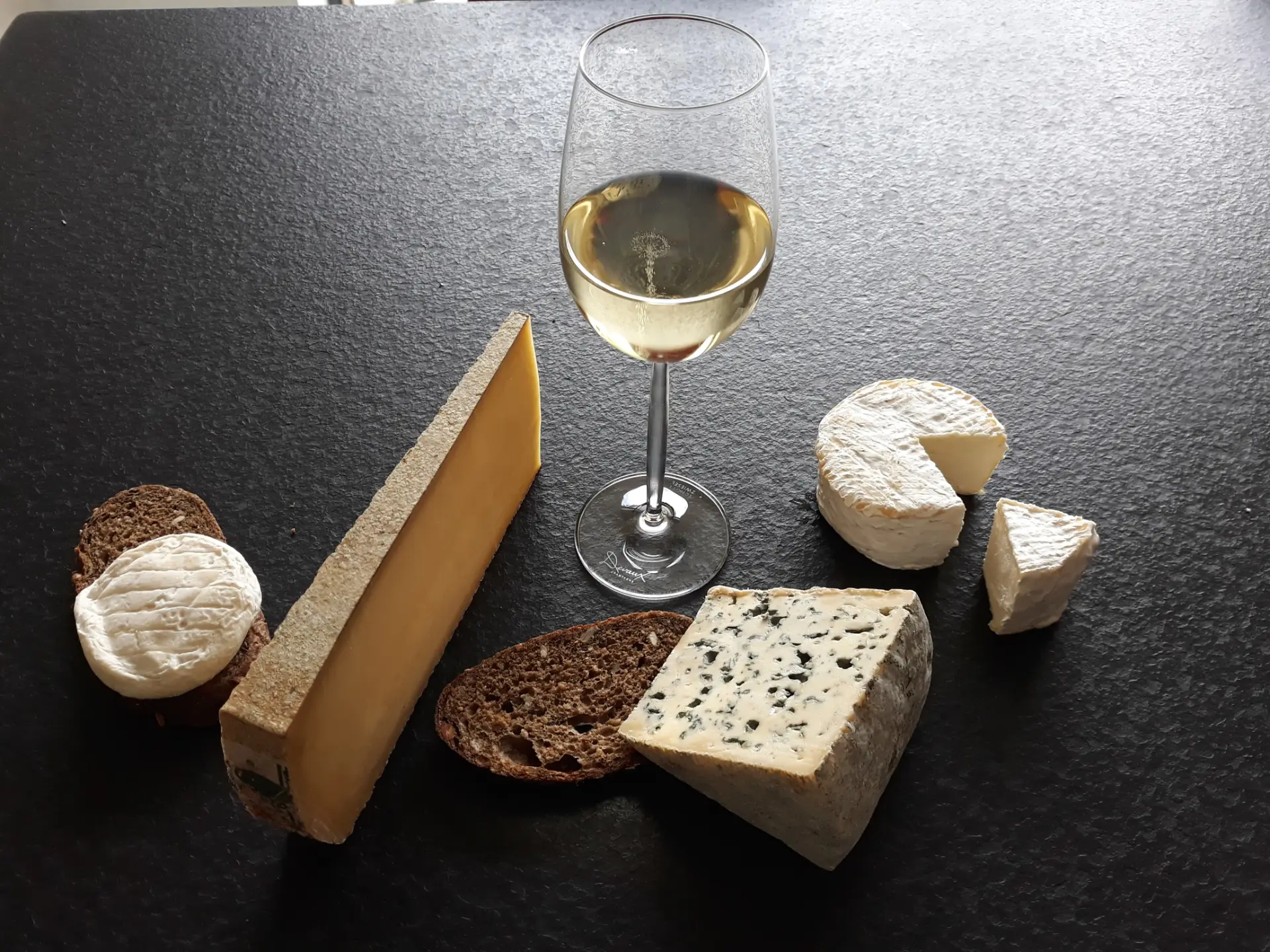 4 champagnes and 4 matching cheeses