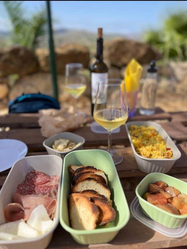 Weekend Flavors: Sunset and Lunch in a Cellar