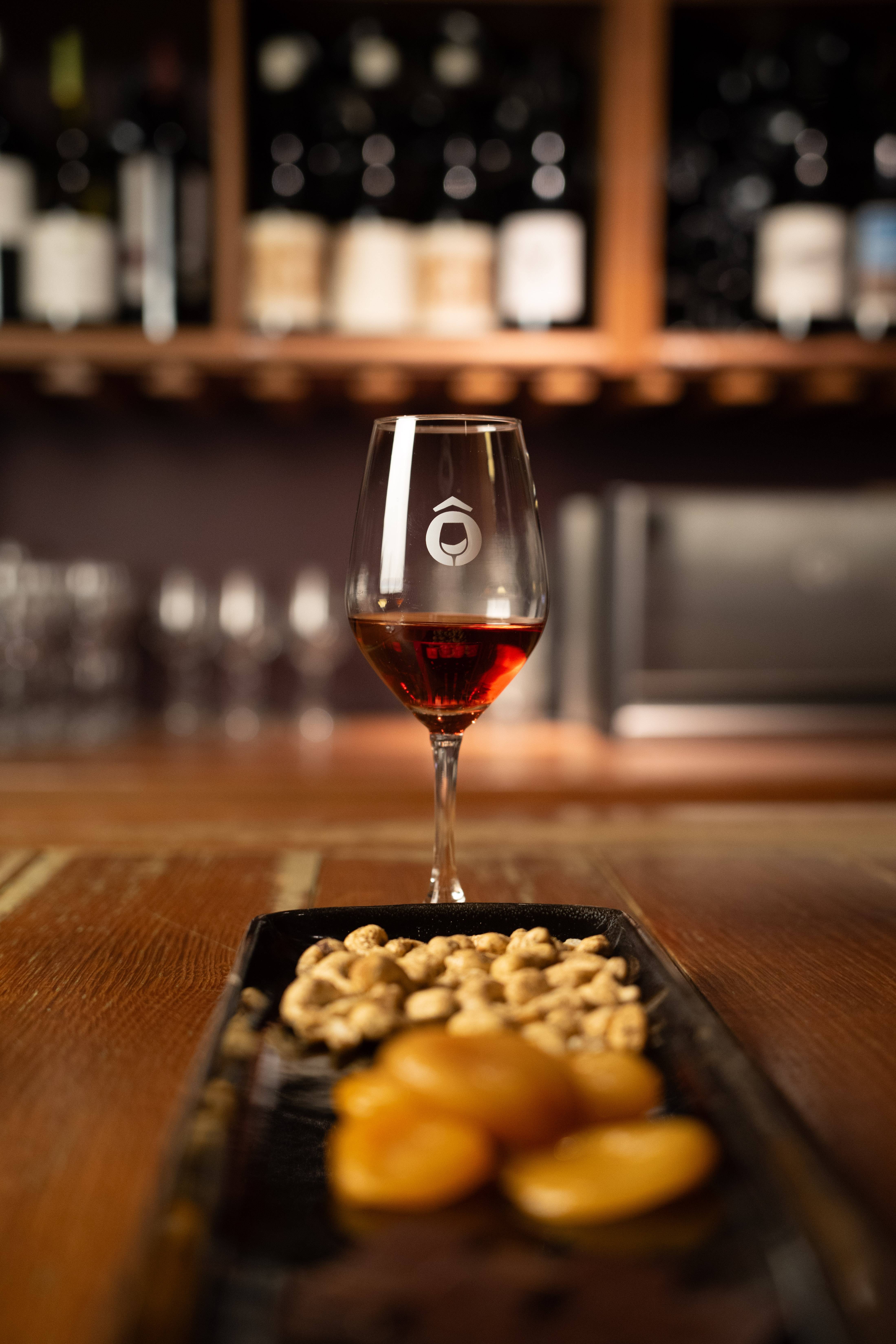 Food and wine pairing: harmonies and clashes