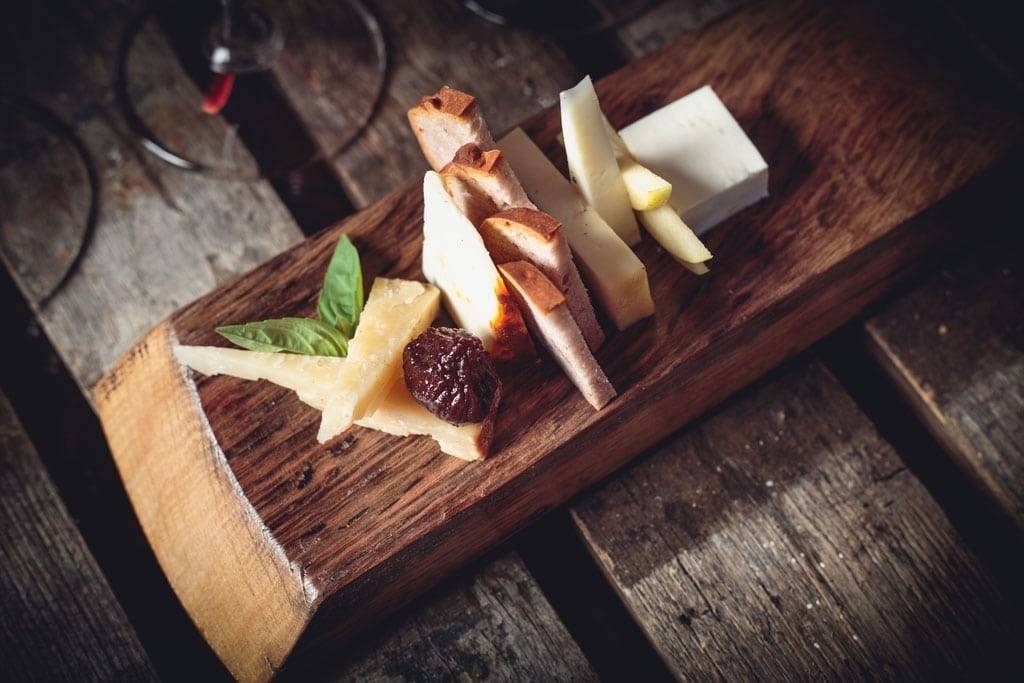 Visit and Tasting of 4 wines and 4 cheeses