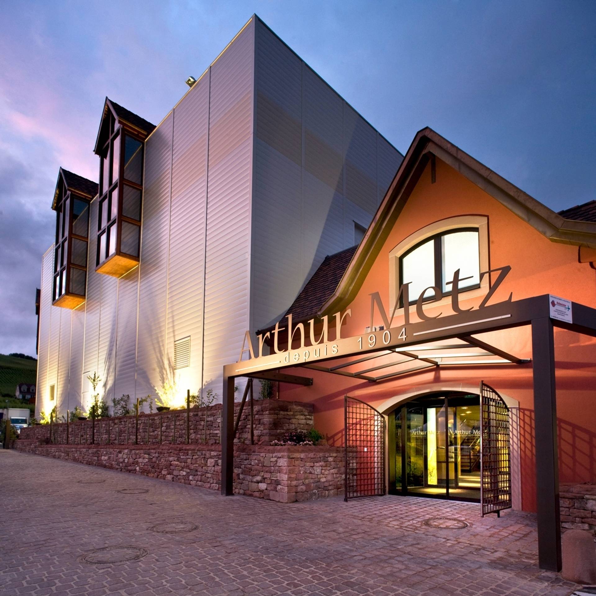 ARTHUR METZ