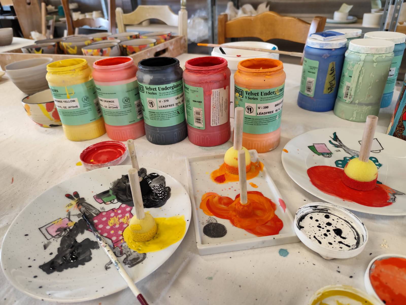 Participate in a pottery and aperitif activity