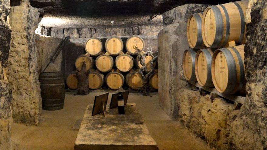 Visit to the 16th century winery and tasting
