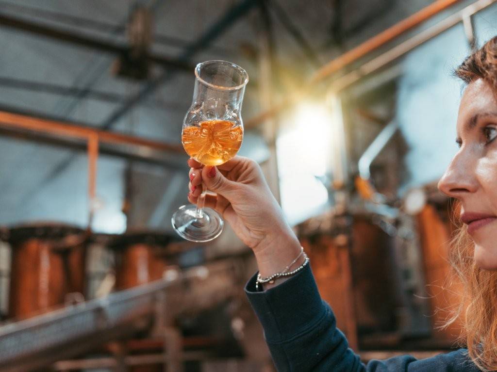 The Magic of Distillates: Visit and Tasting