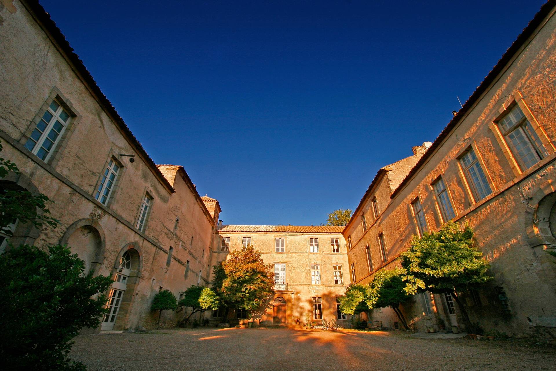 CHÂTEAU DE LUC CHEZ LA FAMILLE FABRE