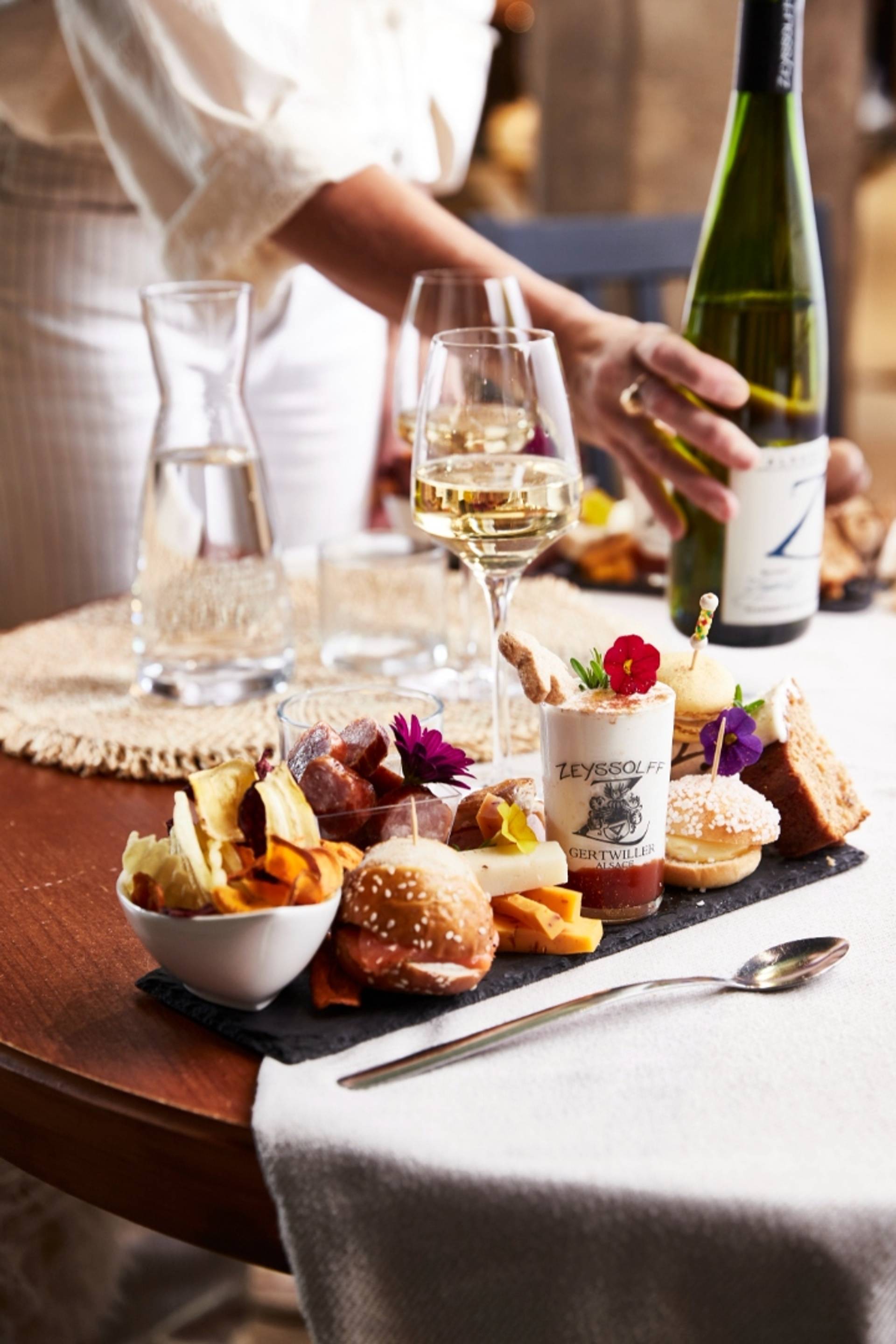 Cellar visit and gourmet wine (Tea Time Vin)