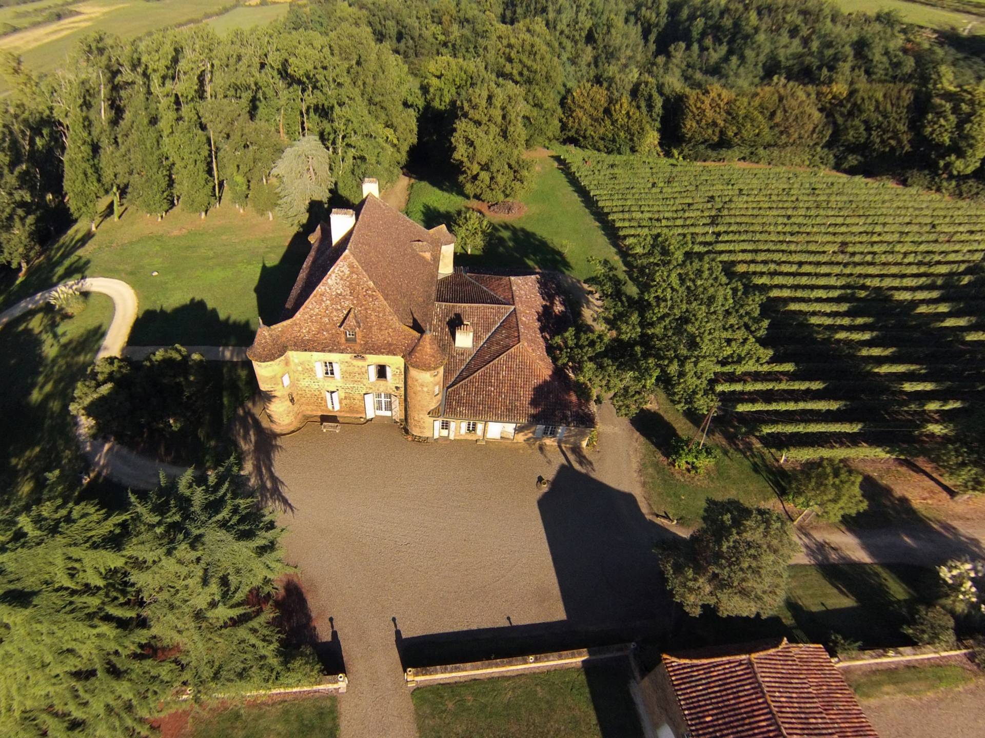 Barrel tasting and vertical tasting of Château Sabazan