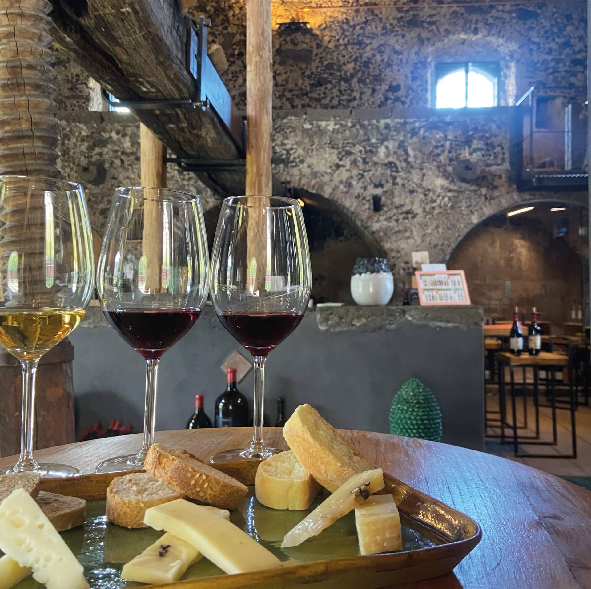 Flavors of the volcano wines, breads and cheeses