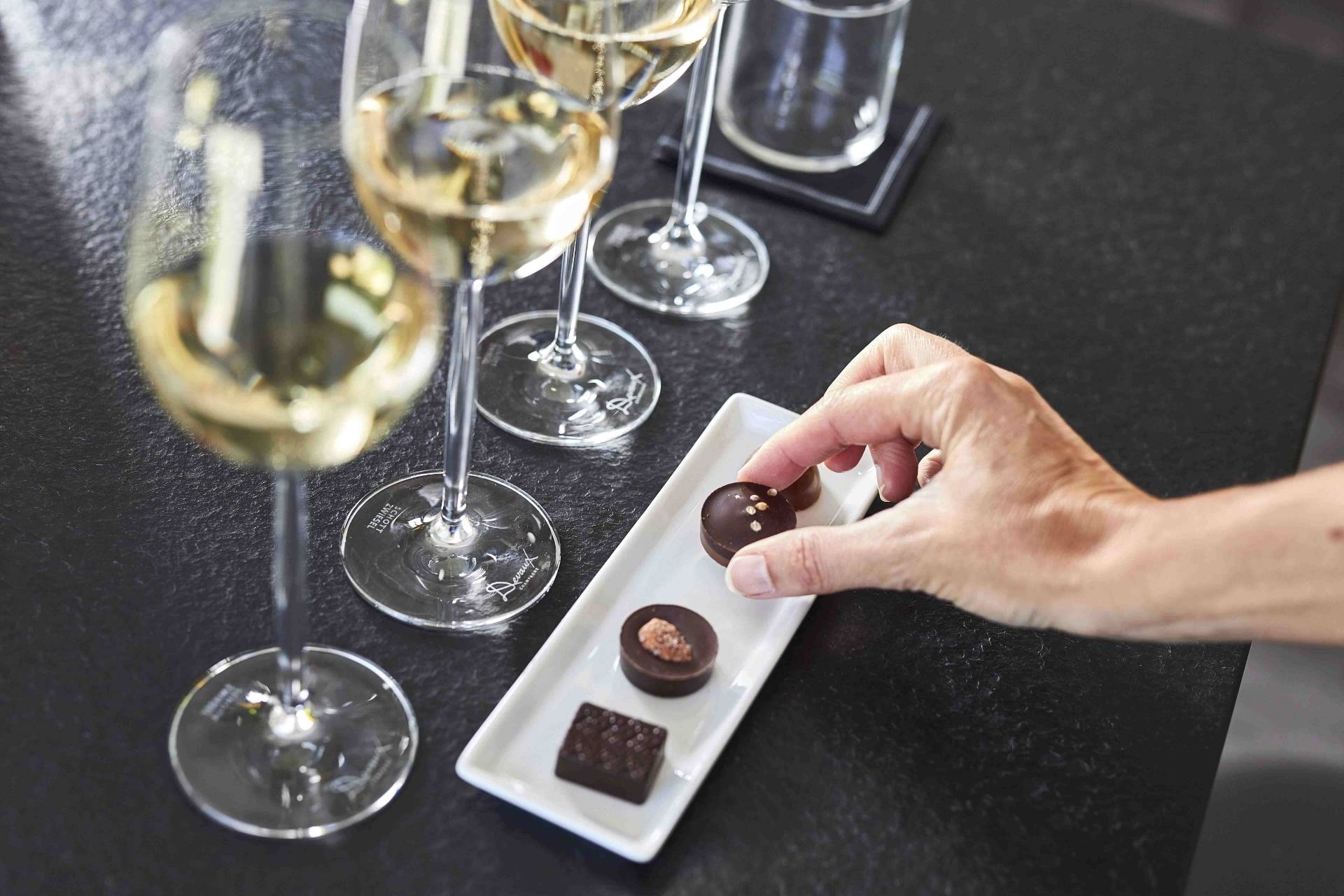 4 champagnes and 4 chocolates in harmony