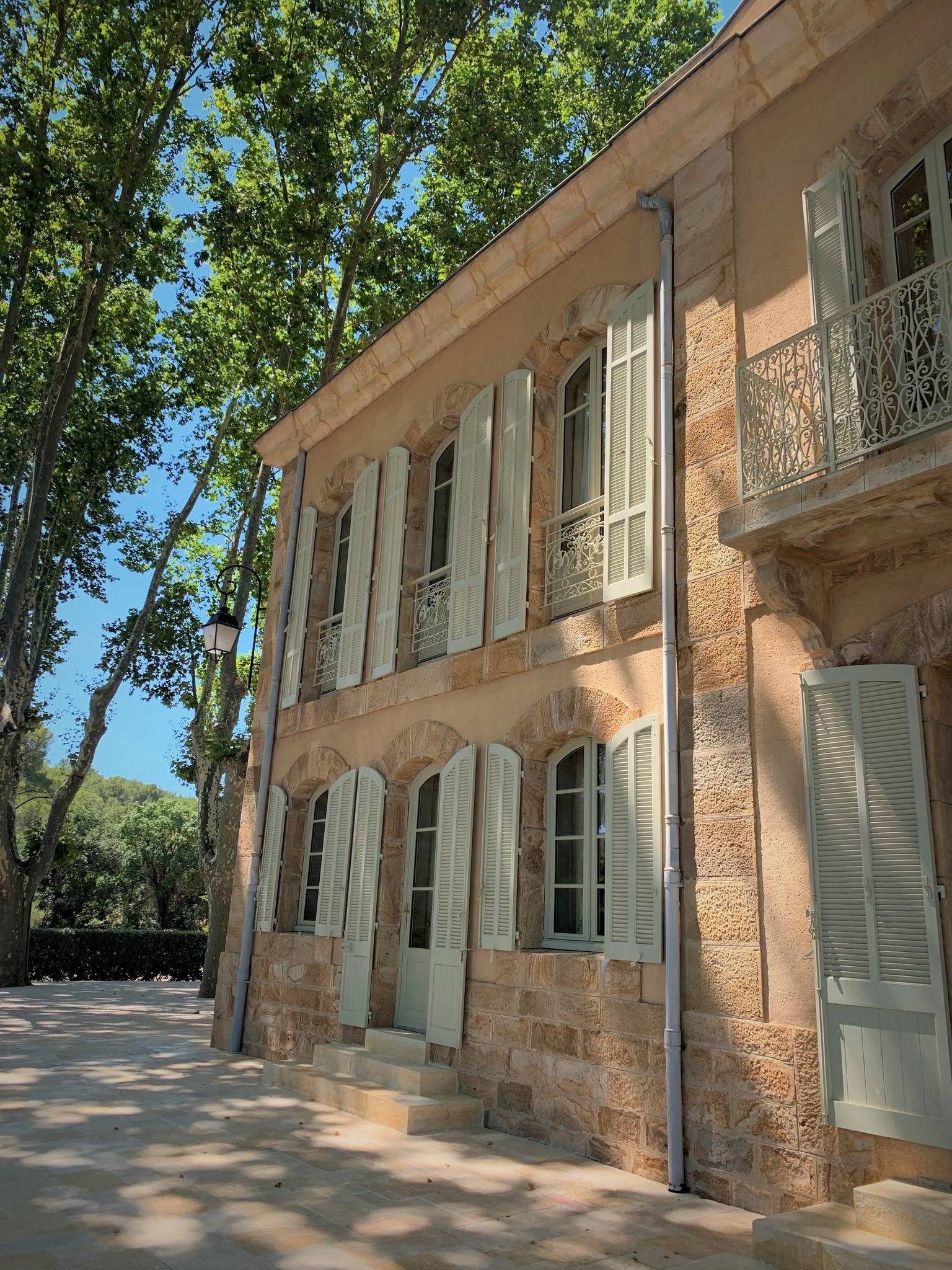 Self-guided tour of the gardens and wine tasting